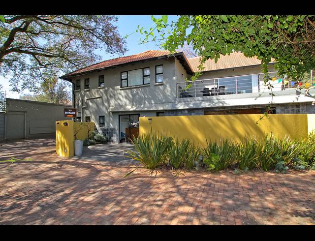 854M² BUILDING FOR SALE IN BRAMLEY